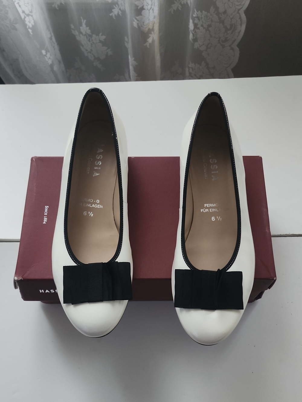 White Leather Bow Trim Flats